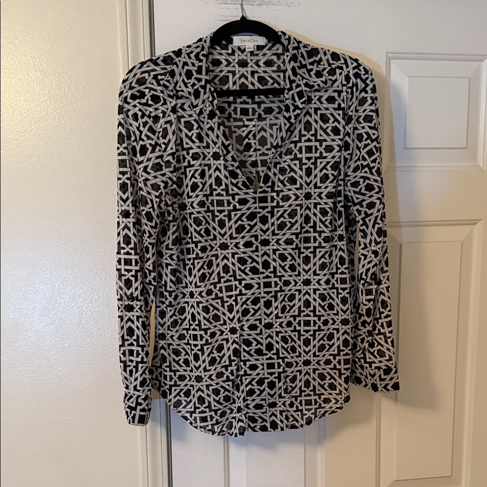 Eden & Olivia Black and White Geometric Blouse
